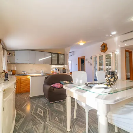 Apartahotel Brorent Domo De Aurora